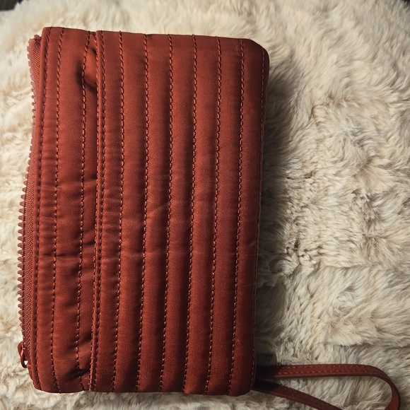 Elegant Quilted Brown Wristlet - Picture 5 of 6
